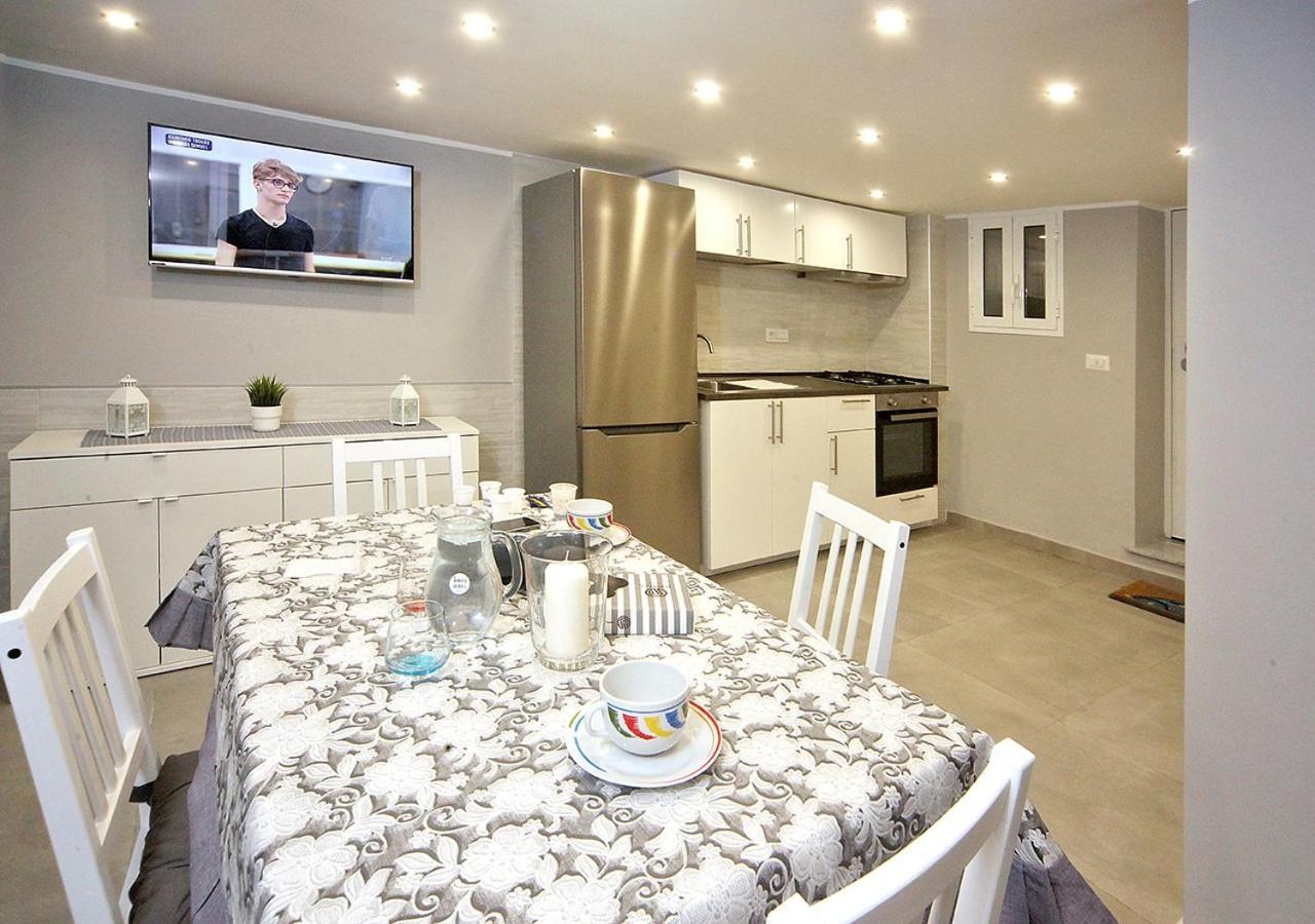 דירות נאפולי La Casa Di Helena מראה חיצוני תמונה